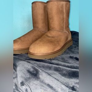 Ugg’s size 10 chestnut